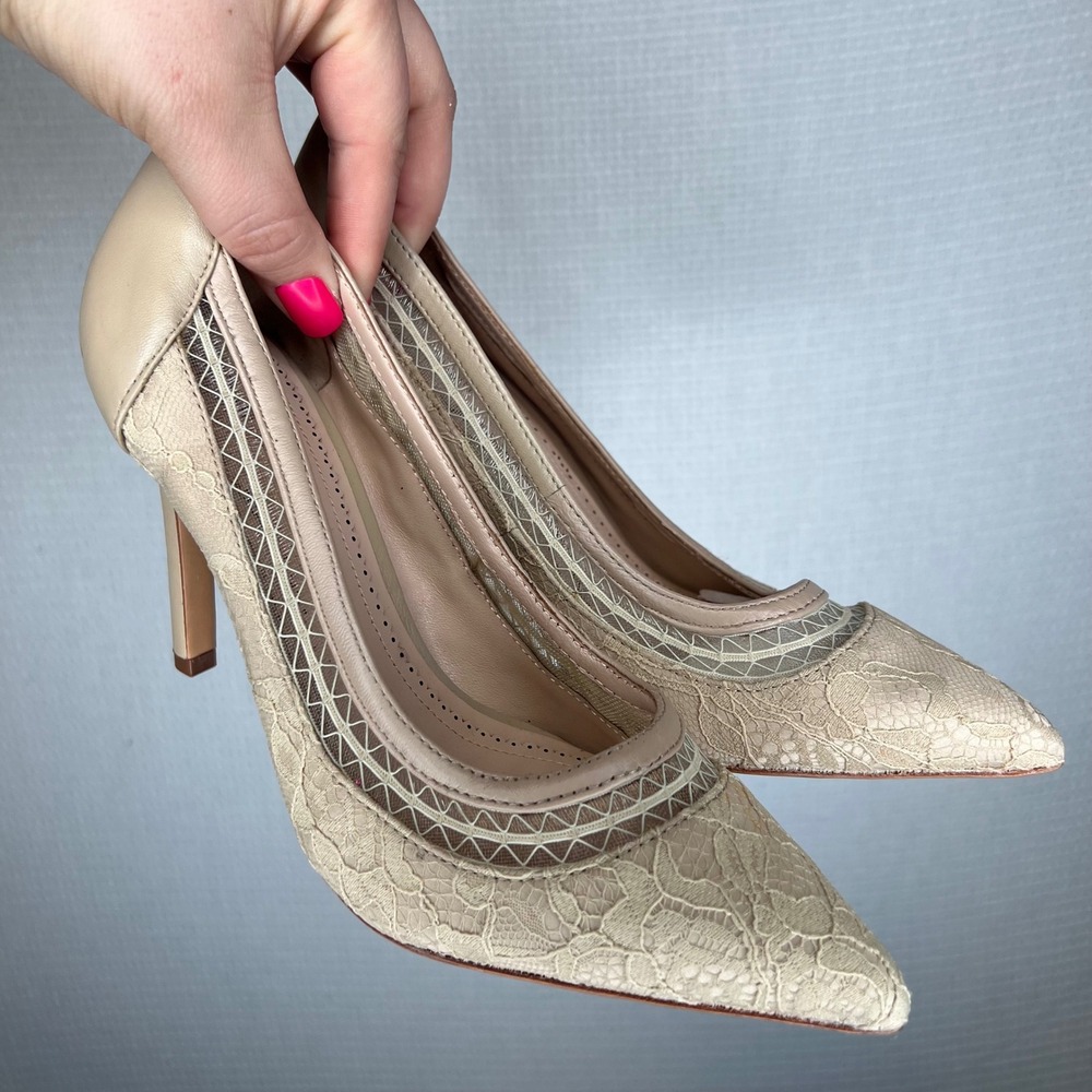 Pour La Victoire Beige Lace Leather Pointed Toe Stiletto Pumps Womens 8.5
